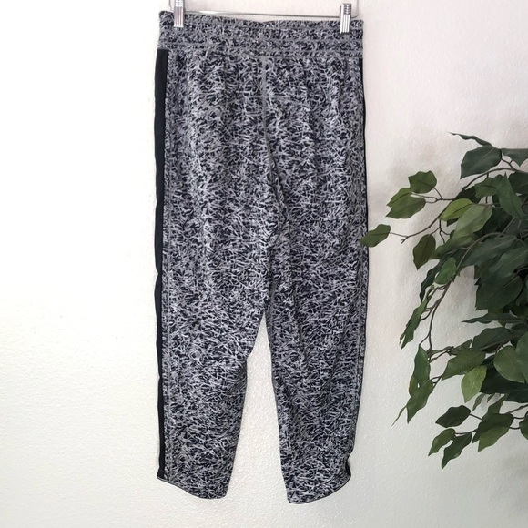 Lululemon Jogger Style Pants - Picture 7 of 7